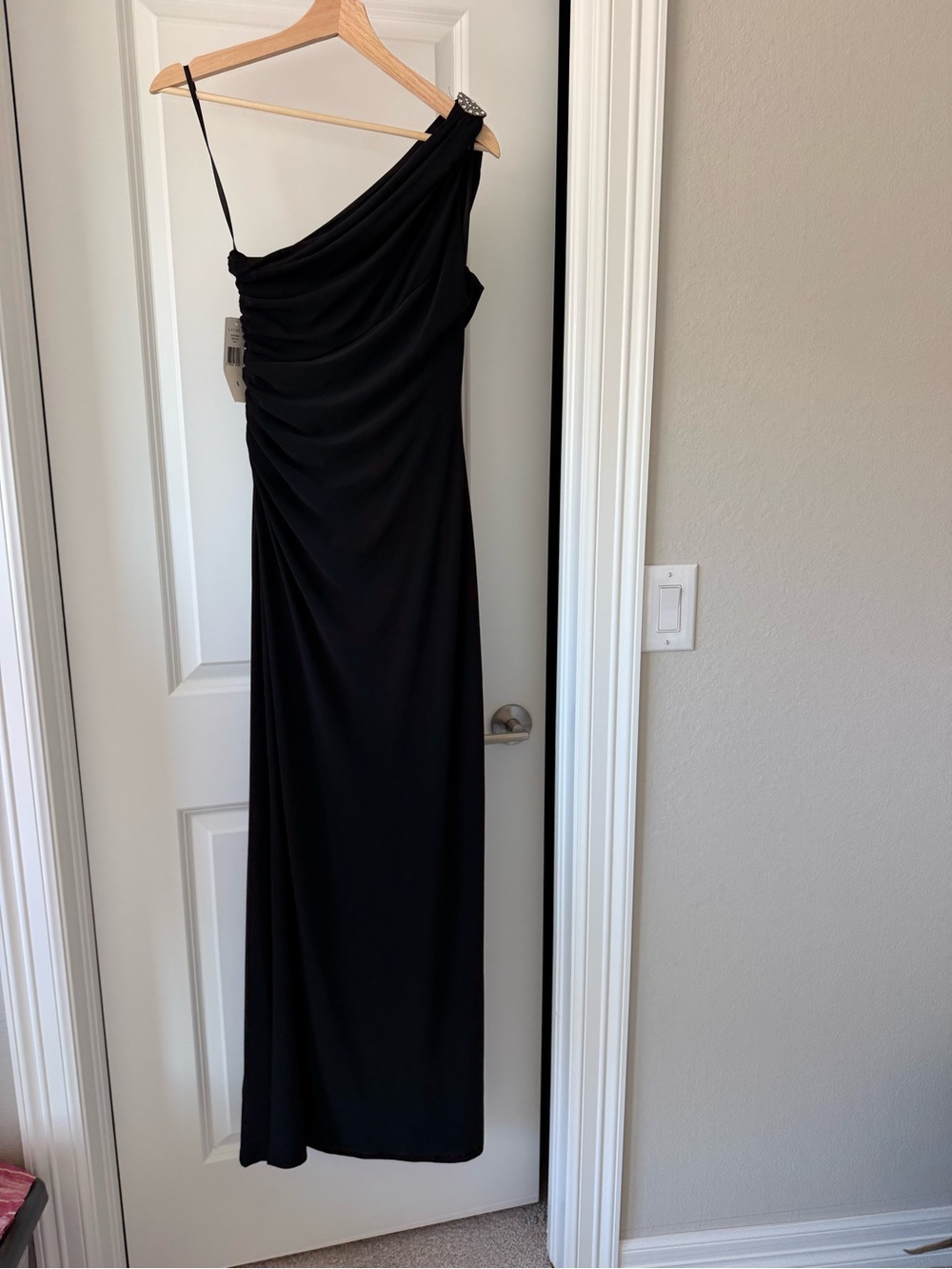 Ralph Lauren One-Shoulder Black Evening Gown With Slit - Picture 5 of 6